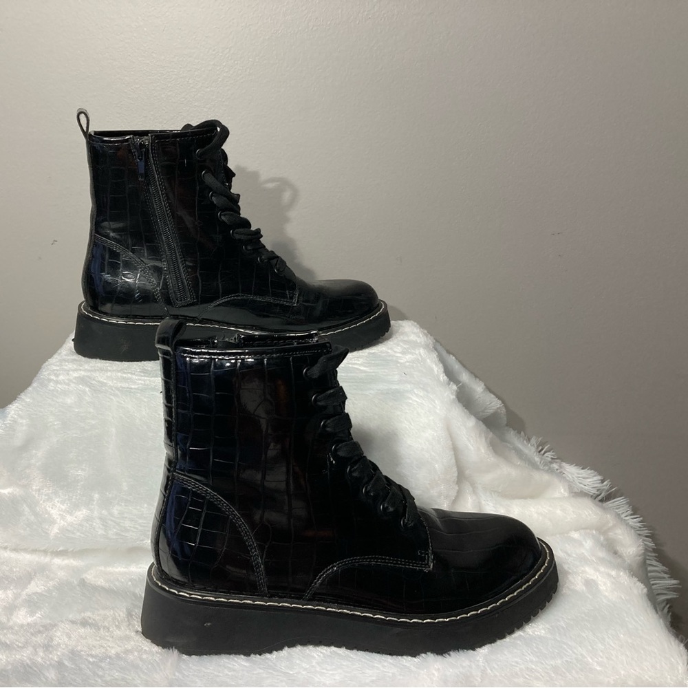 Madden Girl Black Chunky Combat Boots
8.5 M
Faux Leather Lace Up - Picture 1 of 12